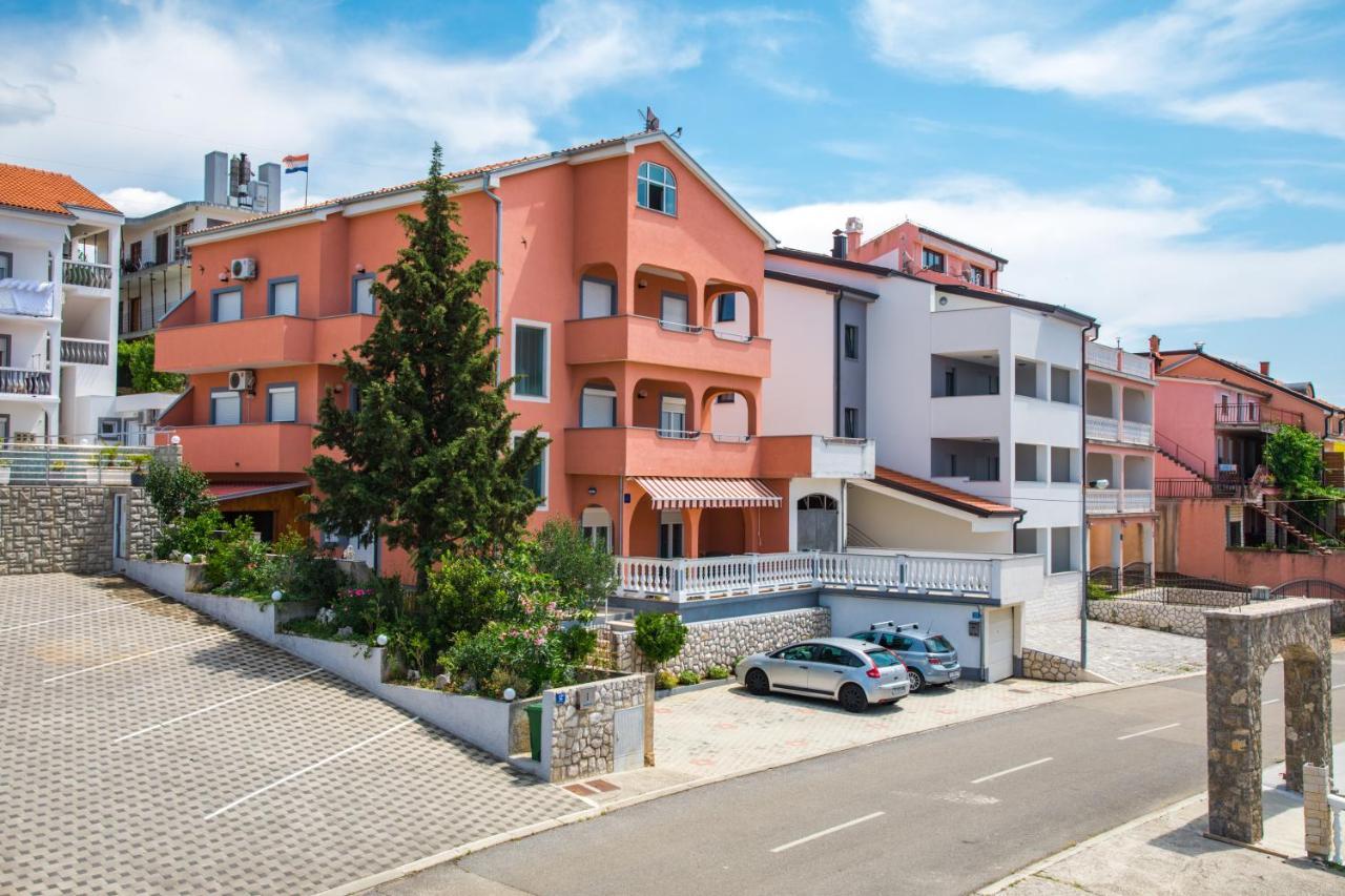 Apartments Mikanovic Crikvenica Exterior foto