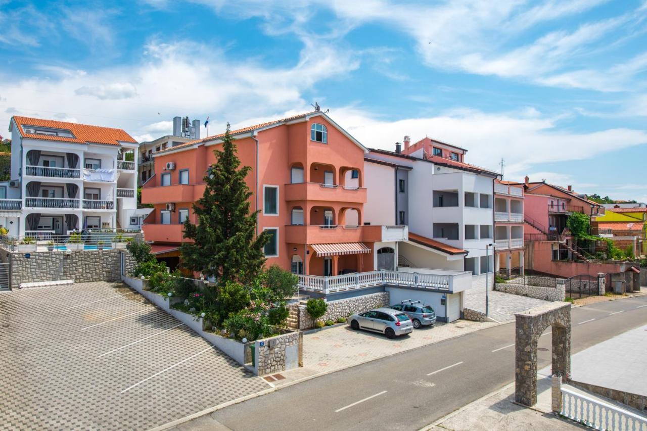 Apartments Mikanovic Crikvenica Exterior foto