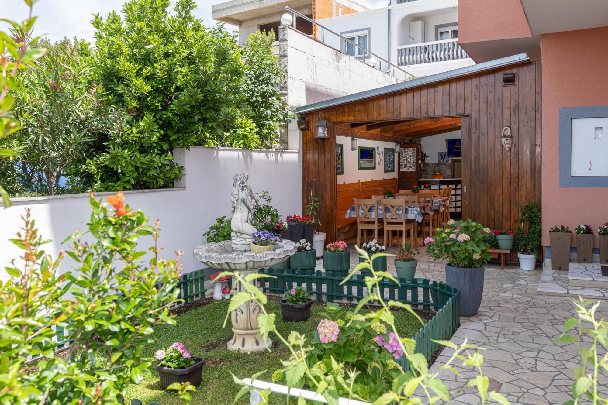 Apartments Mikanovic Crikvenica Exterior foto