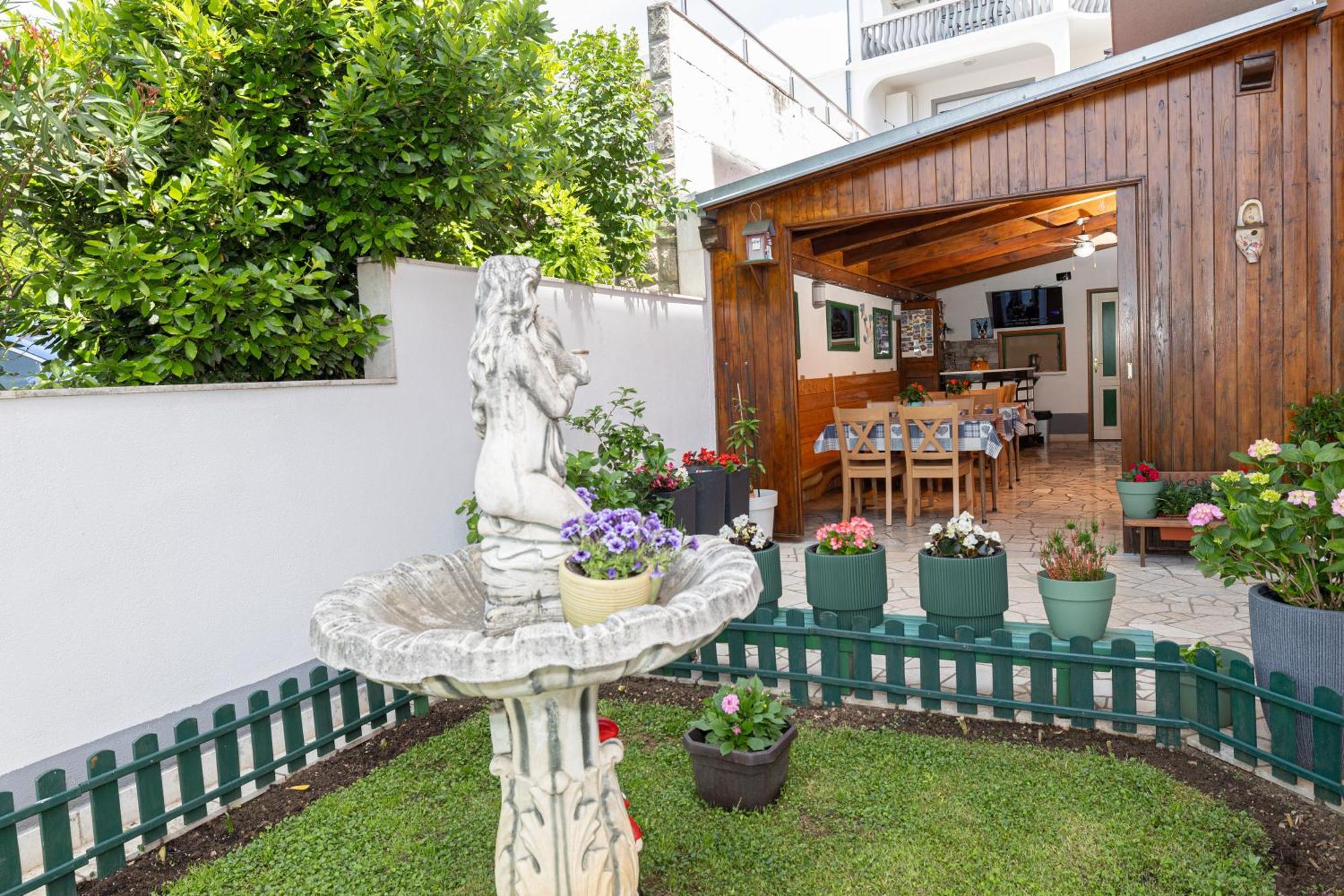 Apartments Mikanovic Crikvenica Exterior foto