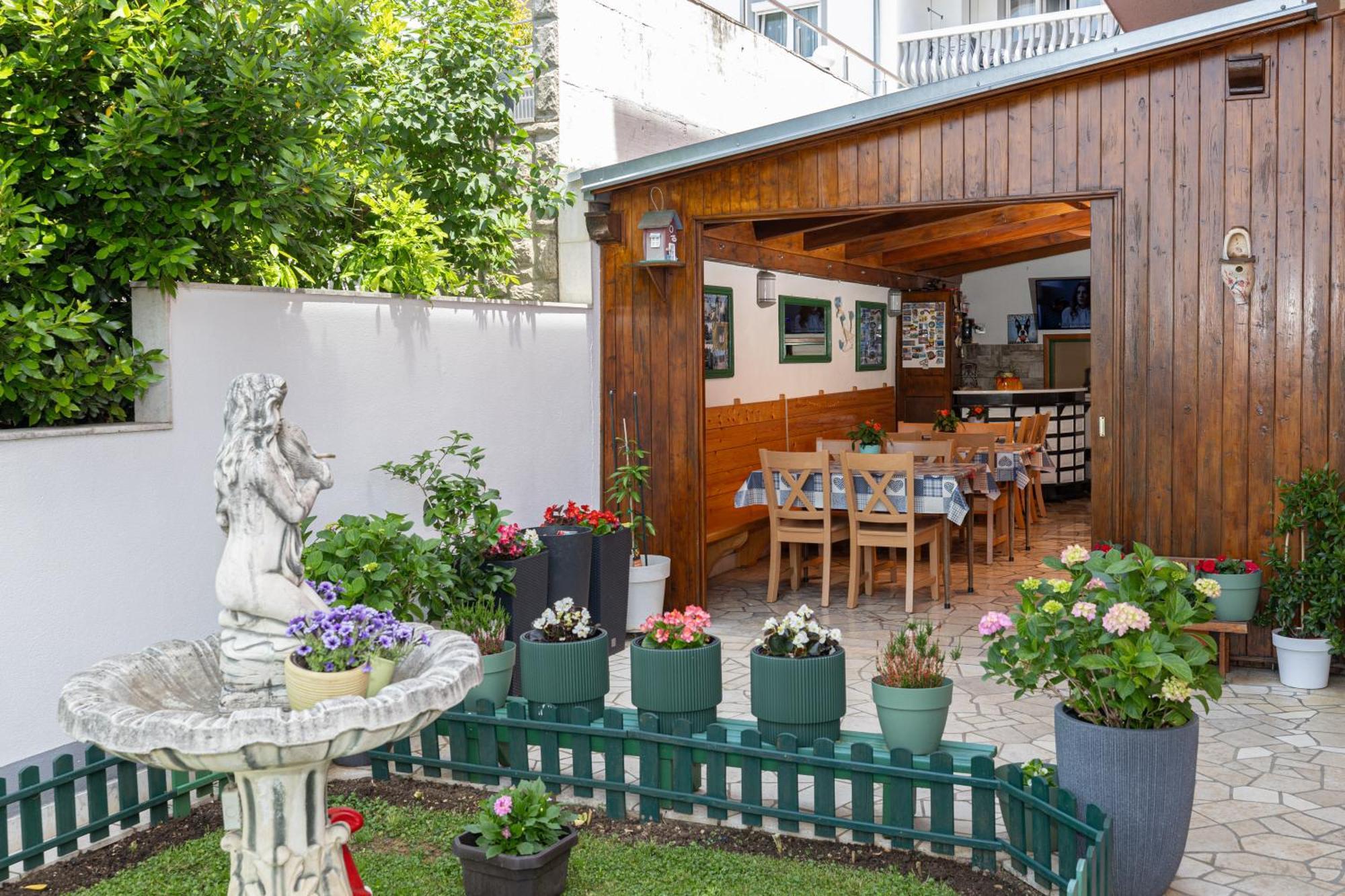 Apartments Mikanovic Crikvenica Exterior foto